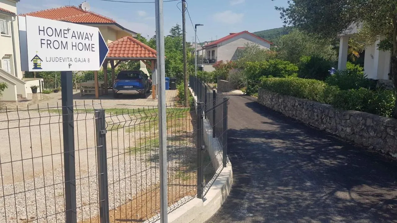 Apartament Home Away From Home With A Heated Pool Punat