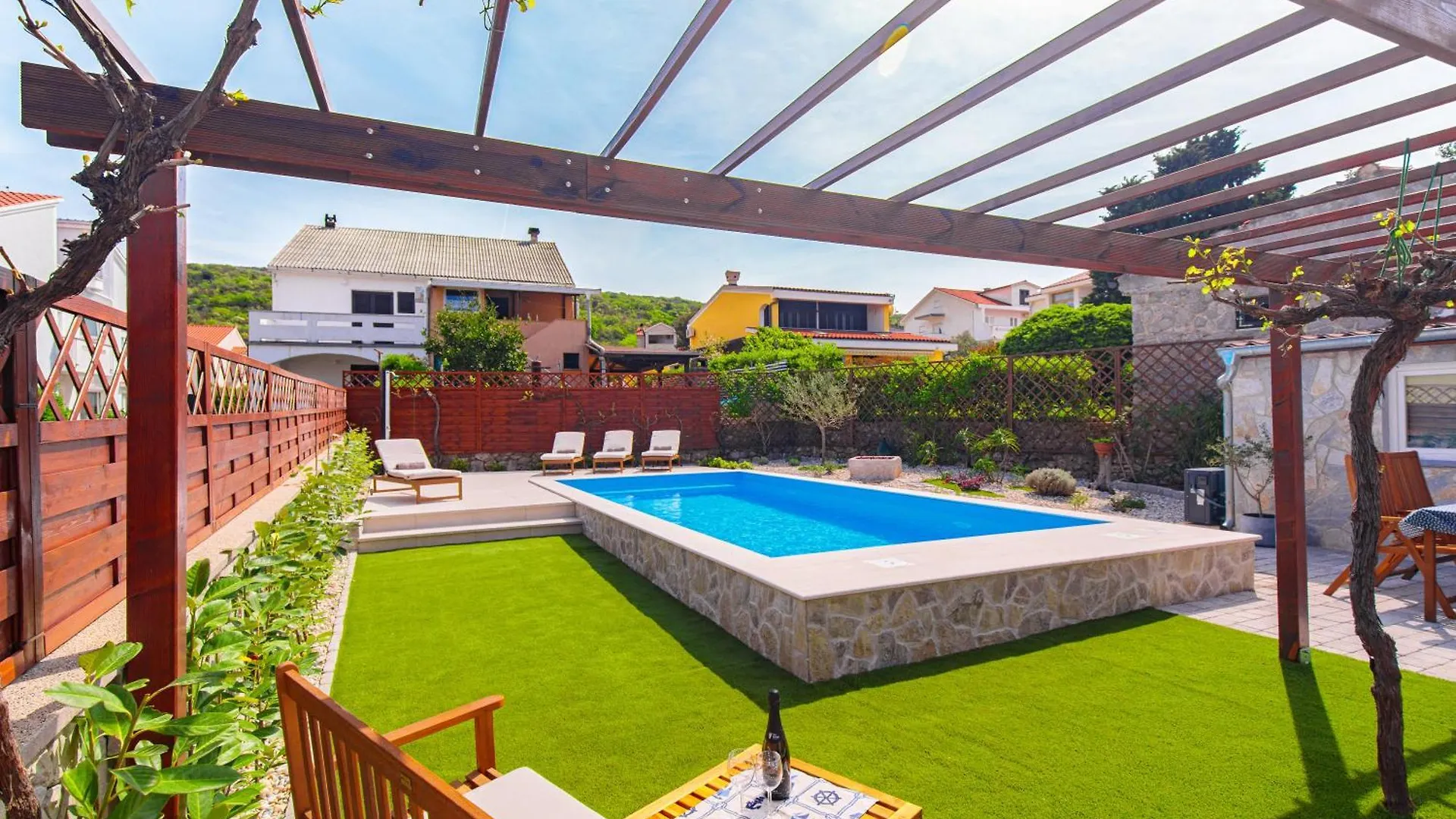 Home Away From Home With A Heated Pool Punat 0*,