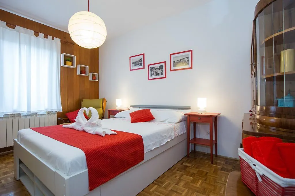 Lägenhet Home Away From Home With A Heated Pool Kroatien